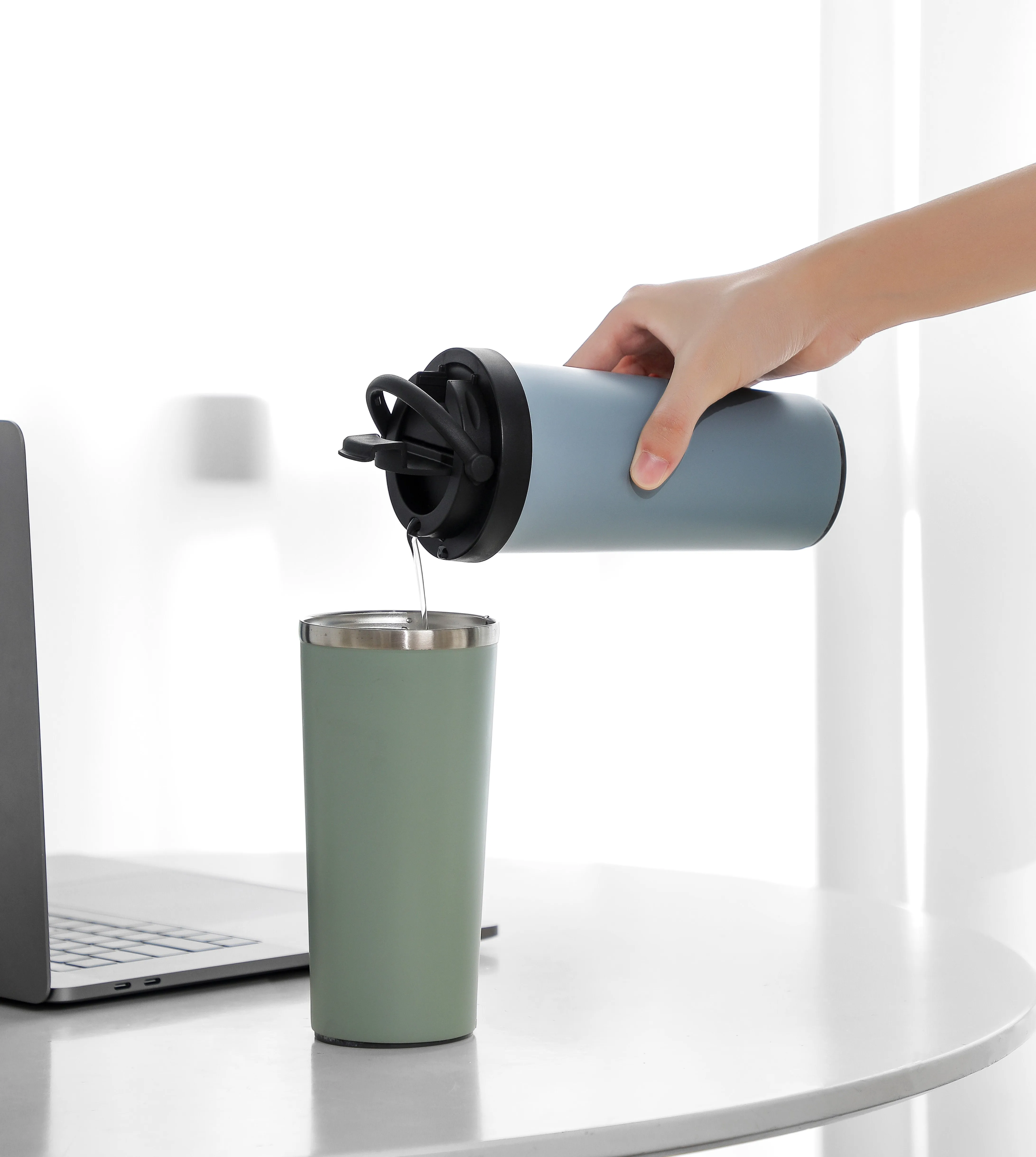 Portable Custom Logo Anti Slip Suction Cup Minimalism No Spill Coffee Cup Magic Suction Mug Non Falling Mug