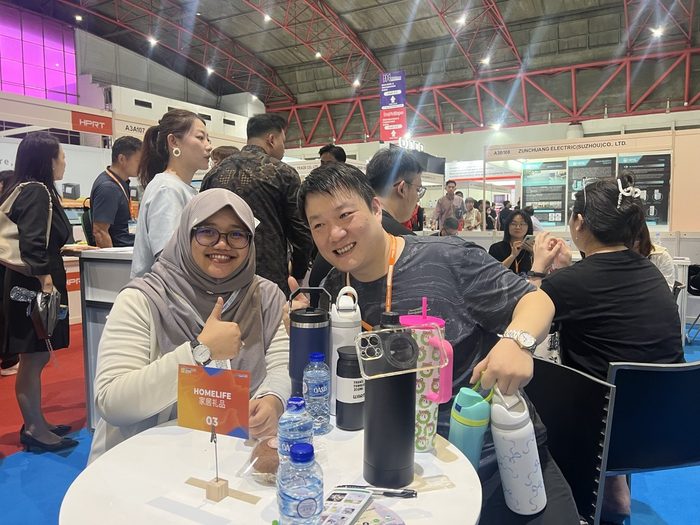 Buyer giving a thumbs-up at the STWADD drinkware table at HOMELIFE Indonesia, Jakarta