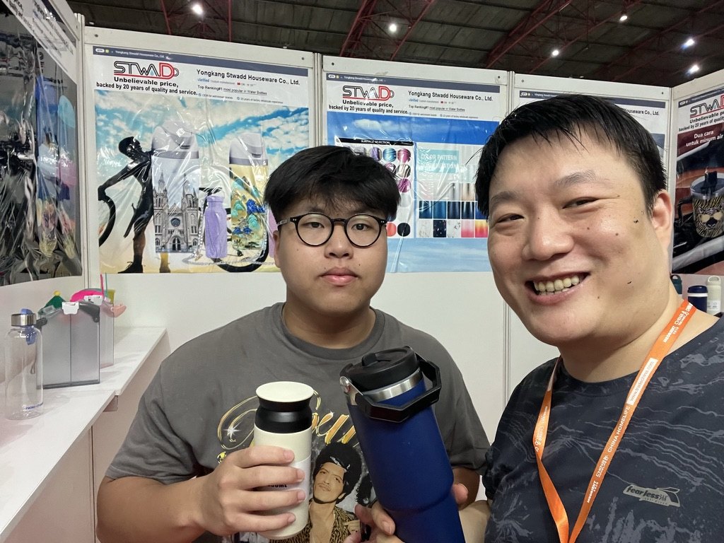 Buyers holding STWADD insulated bottles at HOMELIFE Indonesia