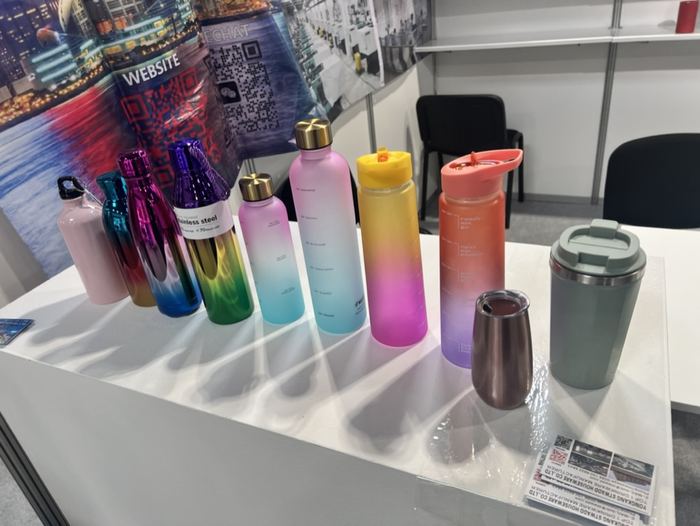 STWADD trade show booth with insulated bottles, tumblers and flasks on display